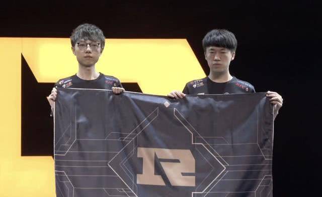 90FC738B4990881C234A1D832E6CDFF1