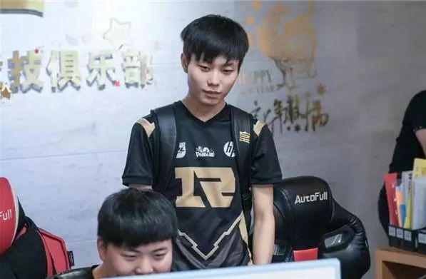 90FC738B4990881C234A1D832E6CDFF1